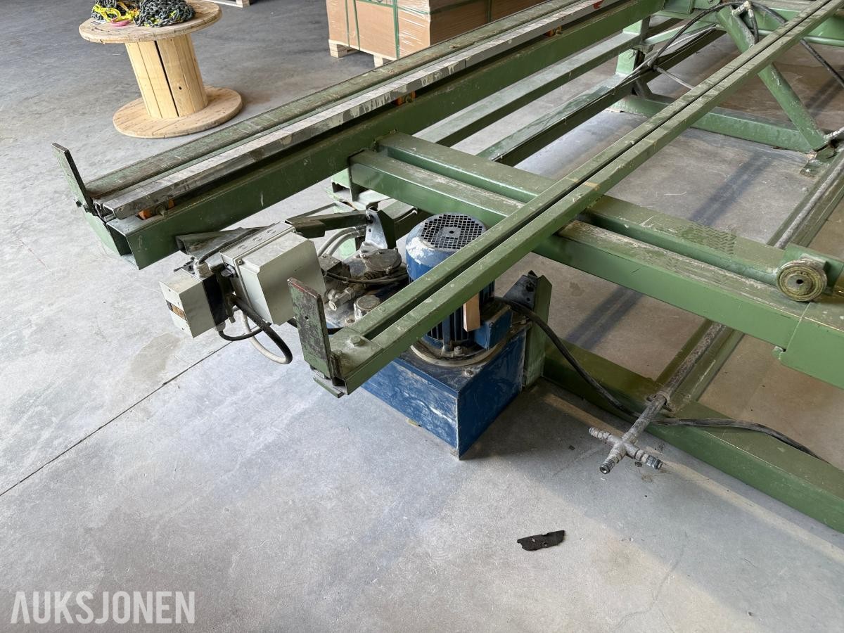 Hydraulisk butterfly-/vendeanlegg for veggelementer